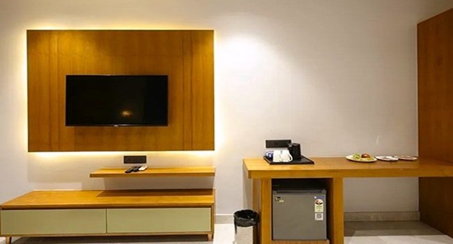 maasai mara resort deluxe tv.