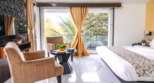 regal sands  bedroom