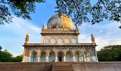 qutub shahi tombs hyderabad