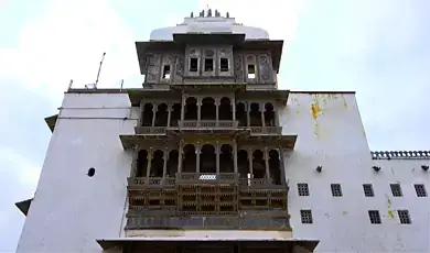 sajjangarh palace (monsoon palace)
