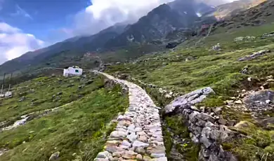 trek to chorabari tal (gandhi sarovar)